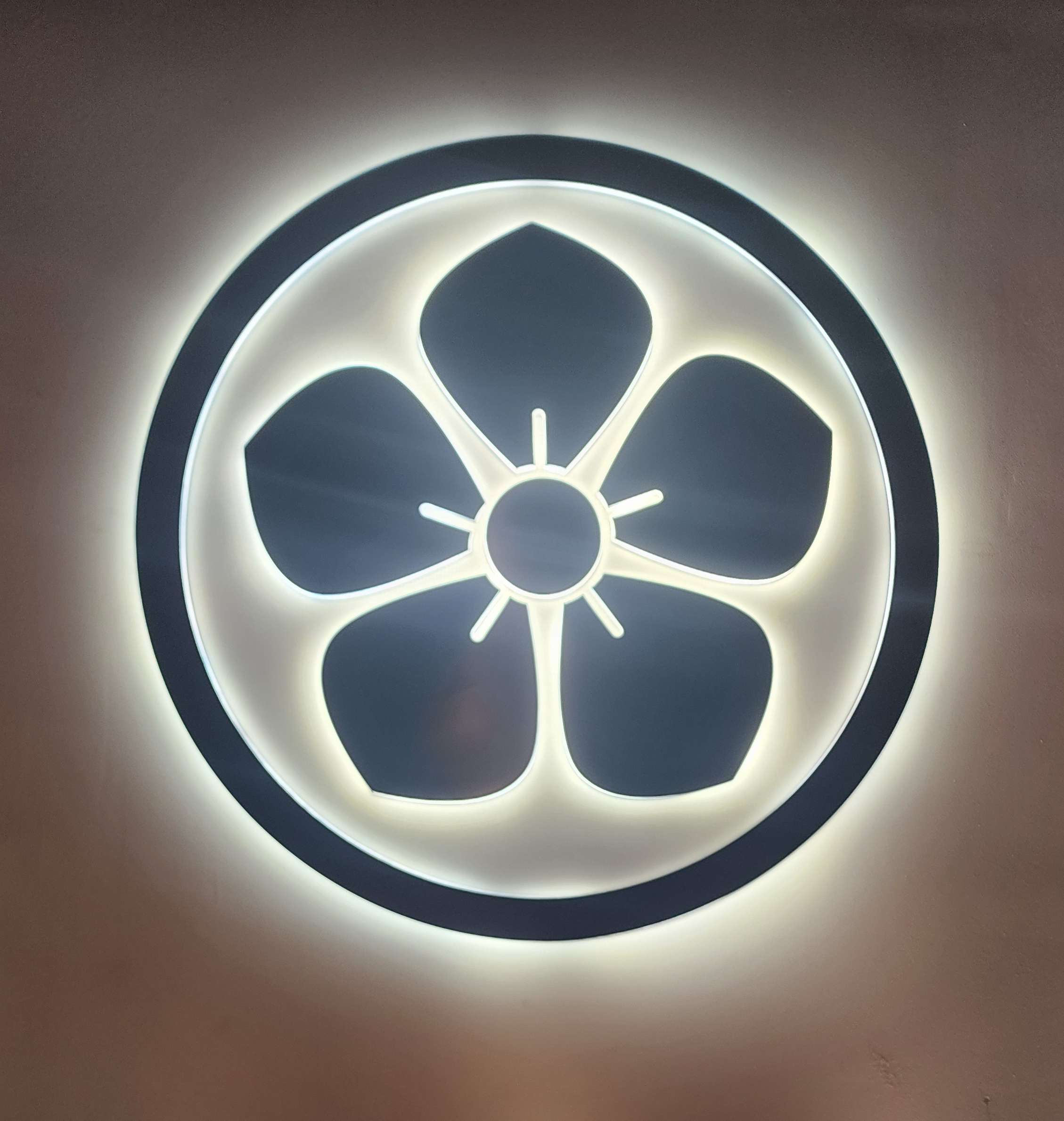 «Donde Japón y Nicaragua se encuentran en una barra: Kansai en Managua.»